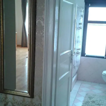 2 In Einem Haus 2 Km Vom Zentrum Leipzigs Apartment
